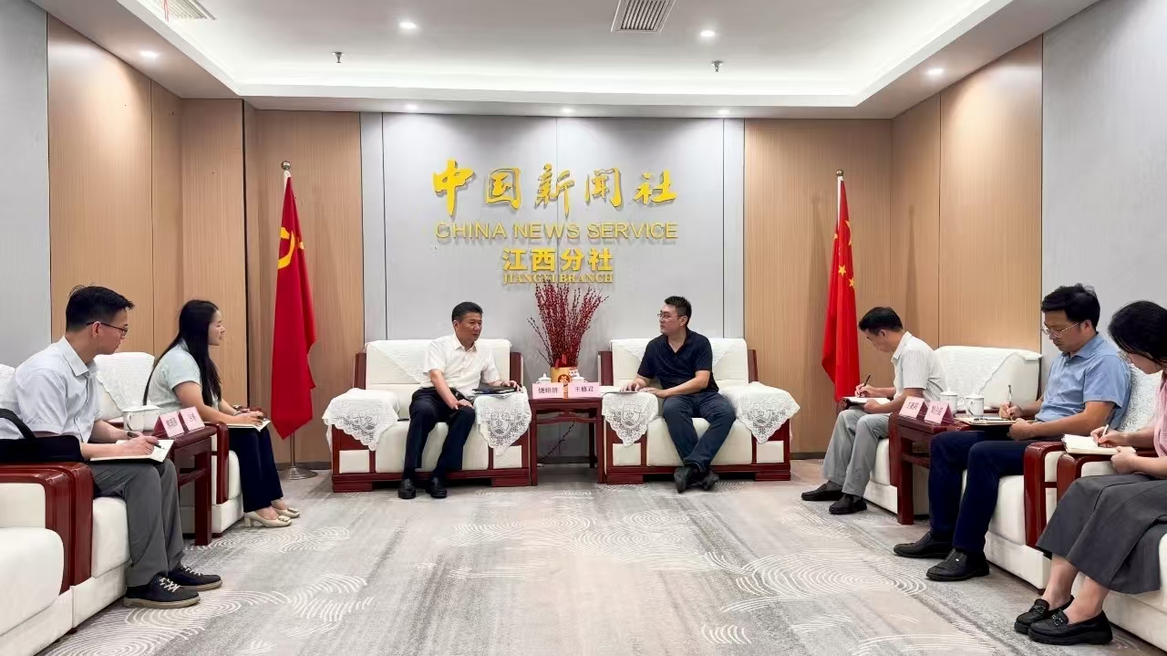 市委常委、市委统战部部长饶绍清到中新社江西分社调研